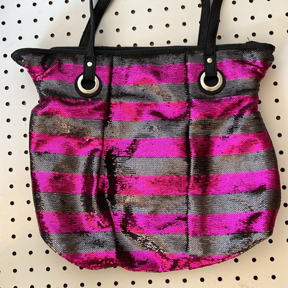 Candie’s Sequin Fusxhia, Grey and Black Purse - Picture 4 of 7